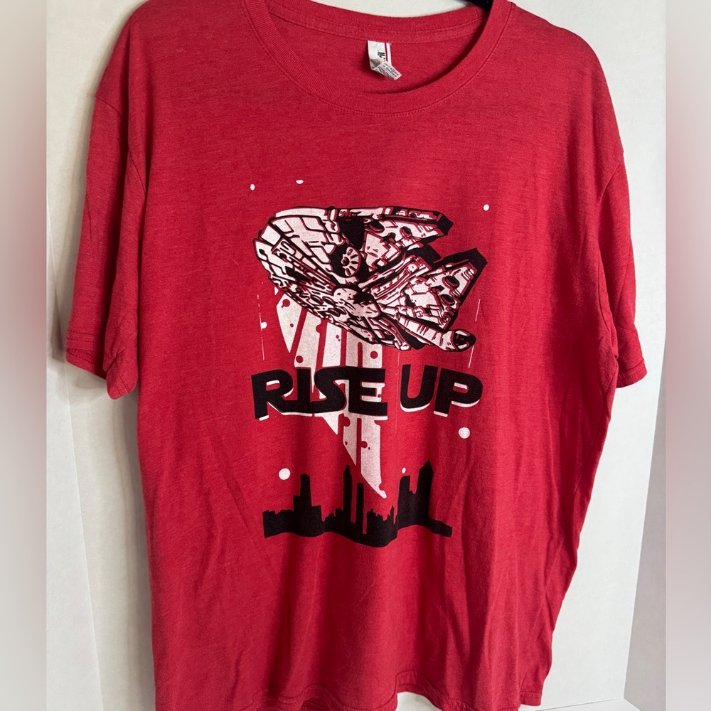 Atlanta Falcons “Rise Up” Star Wars Crossover Tee Men’s XL Red Graphic T-Shirt